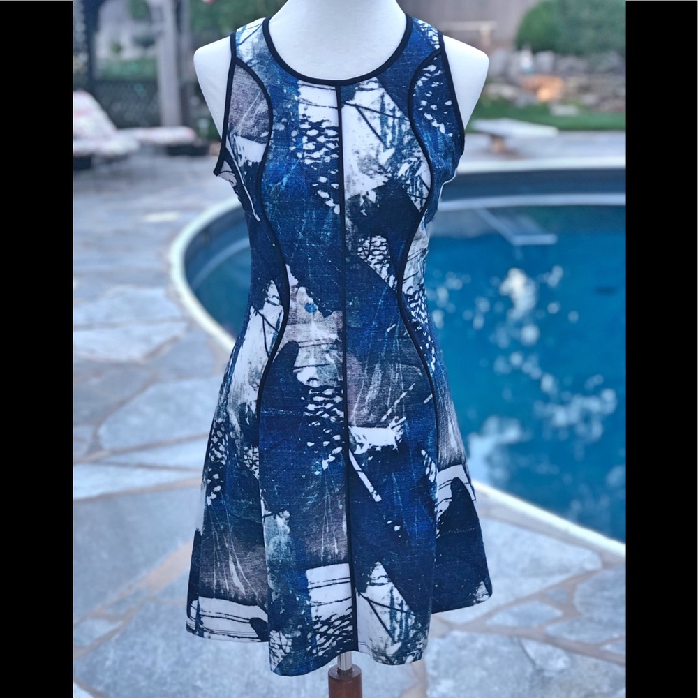 Mossimo size XS modern dress with black piping
